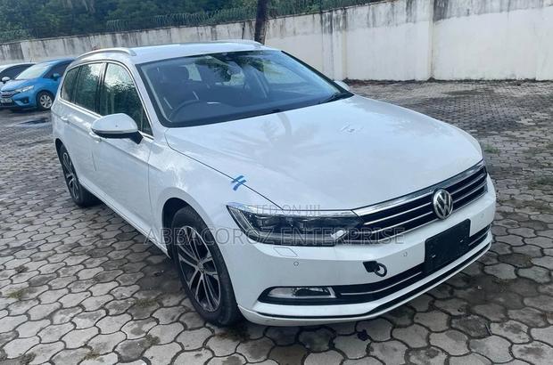 Volkswagen Passat Pearl 2016 - Pre-owned Luxury Vehicle for Sale