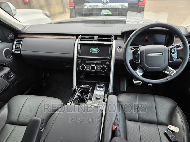 Used Land Rover Discovery SE 4x4 2018 - Silver 4x4 with Luxury Touch