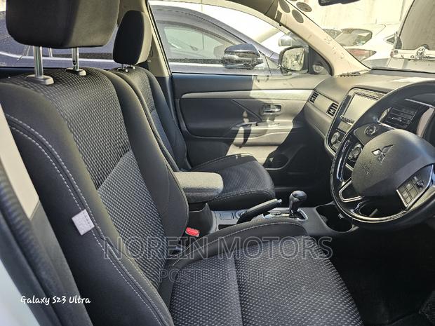 2017 Mitsubishi Outlander Off-White SUVs to Buy Now