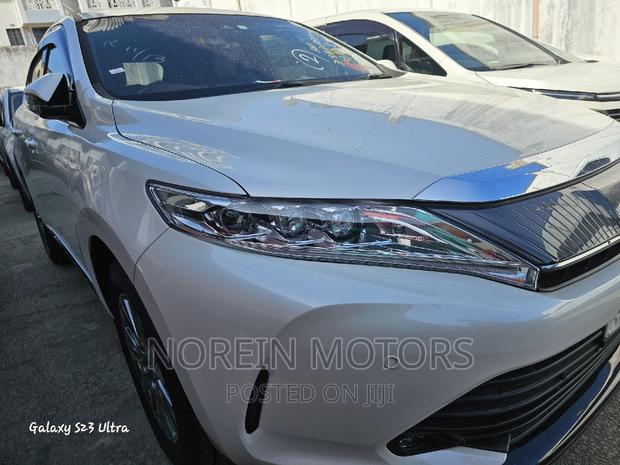 White Toyota Harrier 2017: Pre-owned SUV for Sale
