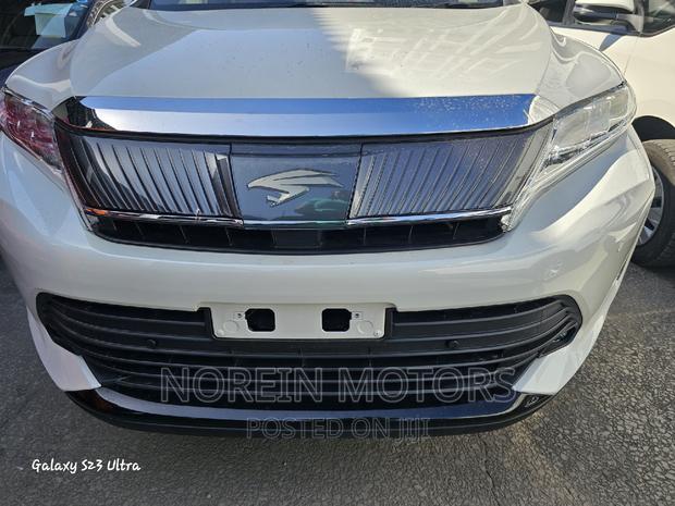 White Toyota Harrier 2017: Pre-owned SUV for Sale