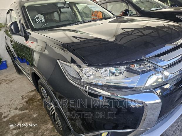 2017 Mitsubishi Outlander Blue: Luxury Compact SUV Deal
