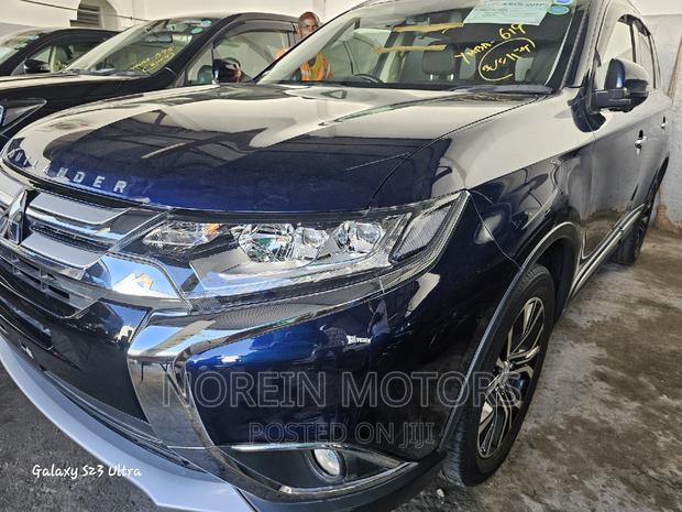 2017 Mitsubishi Outlander Blue: Luxury Compact SUV Deal
