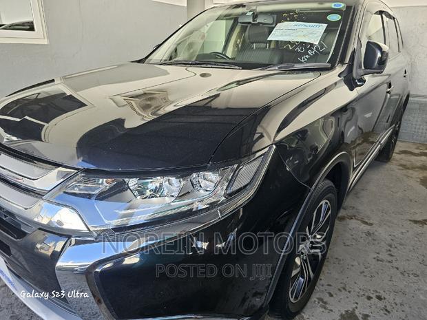 2017 Mitsubishi Outlander Blue: Luxury Compact SUV Deal