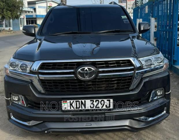 2017 Toyota Land Cruiser in Gray - Excellent Condition SUV for Sale