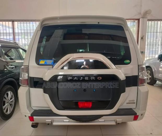 2016 Mitsubishi Pajero White: Powerful Off-Road Performance