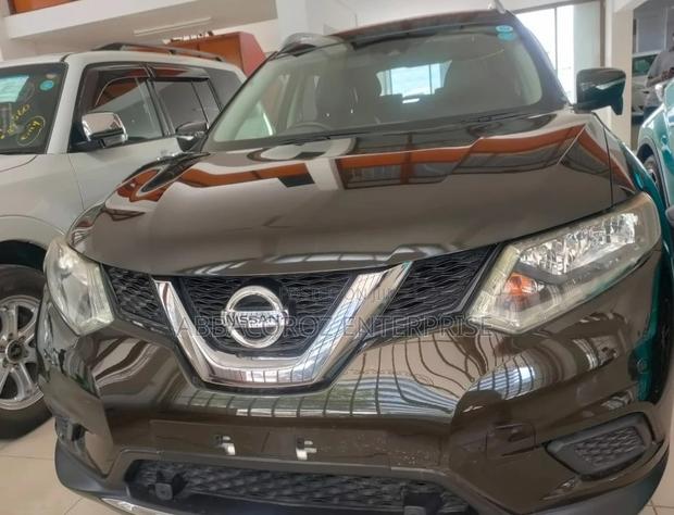 2016 X-Trail Green Petrol FWD by Nissan: Compact and Capable