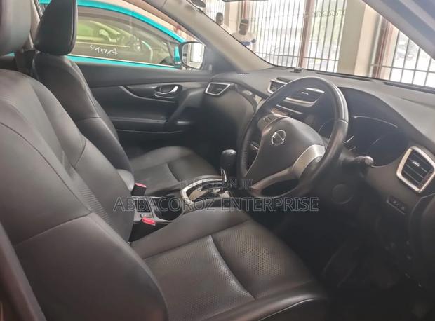2016 X-Trail Green Petrol FWD by Nissan: Compact and Capable