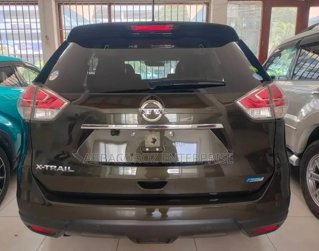 2016 X-Trail Green Petrol FWD by Nissan: Compact and Capable