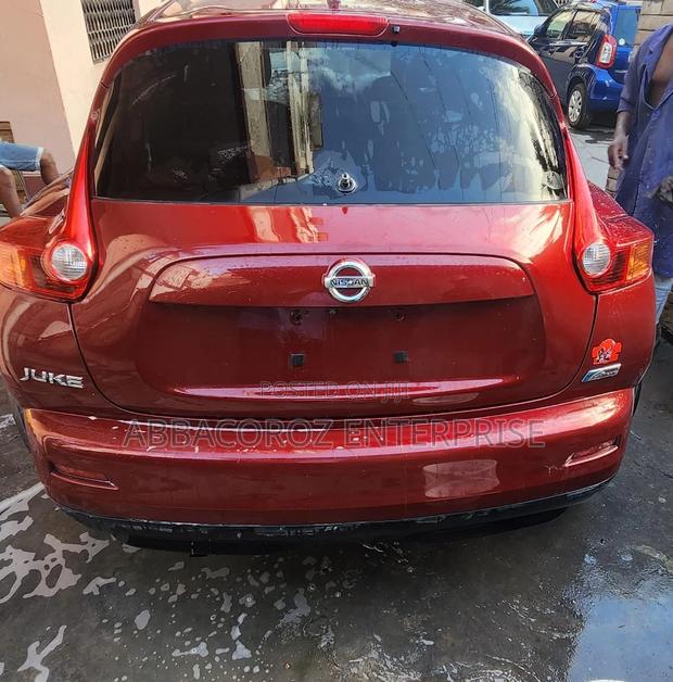 Stylish 2016 Nissan Juke in Burgundy: Perfect City Runner
