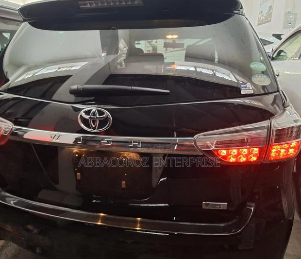 2017 Toyota Wish in Black: A Sedan for Everyday Comfort