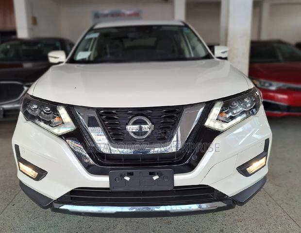 2017 Nissan X-Trail in Off-White: Explore Two Unique Versions