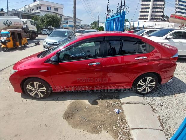 Honda Grace 1.5 Hybrid FWD 2016 - Red: Stylish, Fuel-Efficient Honda Sedan