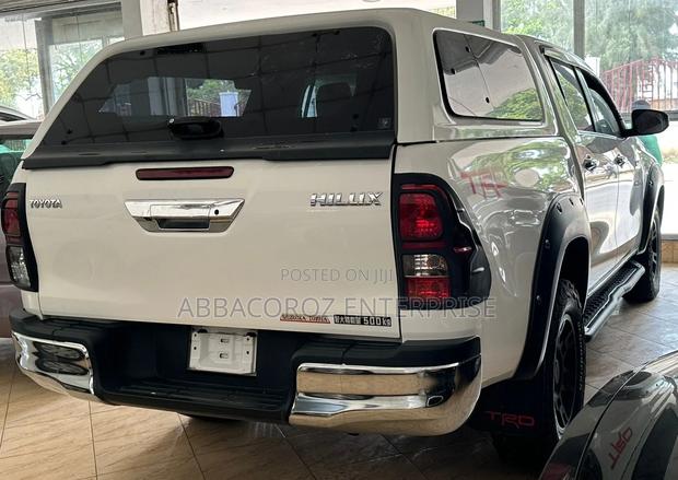 Pre-owned 2017 Toyota Hilux Ivory: Perfect for Your Needs