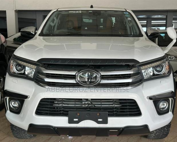 Pre-owned 2017 Toyota Hilux Ivory: Perfect for Your Needs