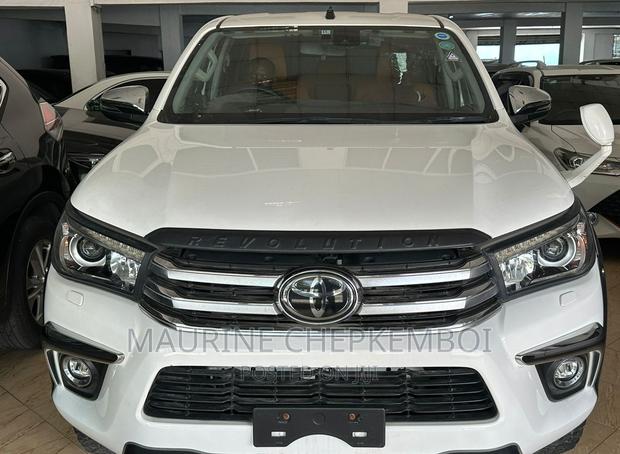 Pre-owned 2017 Toyota Hilux Ivory: Perfect for Your Needs