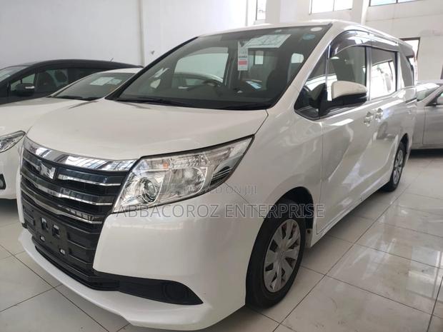 Ivory Toyota Noah 2017: Used Minivan Offer