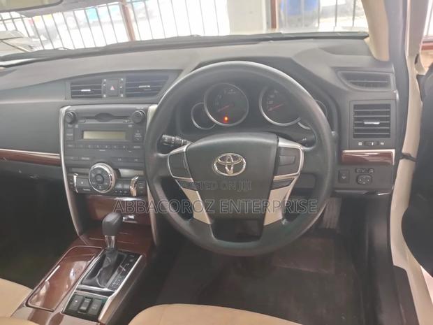 2016 Toyota Mark X 2.5 AWD Off-White Premium Sedan