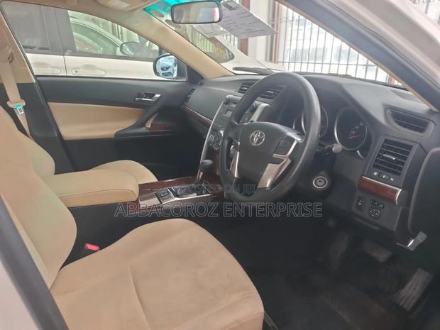 2016 Toyota Mark X 2.5 AWD Off-White Premium Sedan