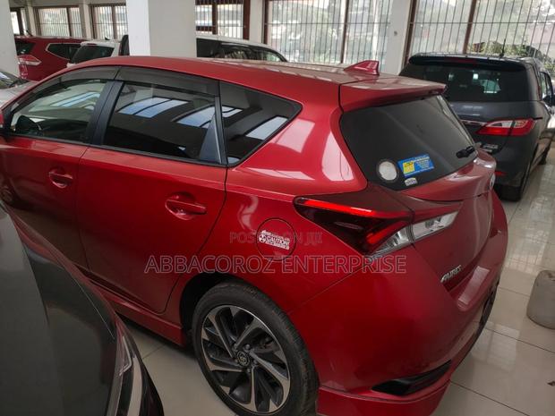 Burgundy 2017 Toyota Auris - Affordable Family Sedan