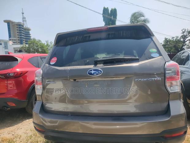 Gray 2016 Subaru Forester 2.5i Premium AWD: Quality SUV for a Great Price