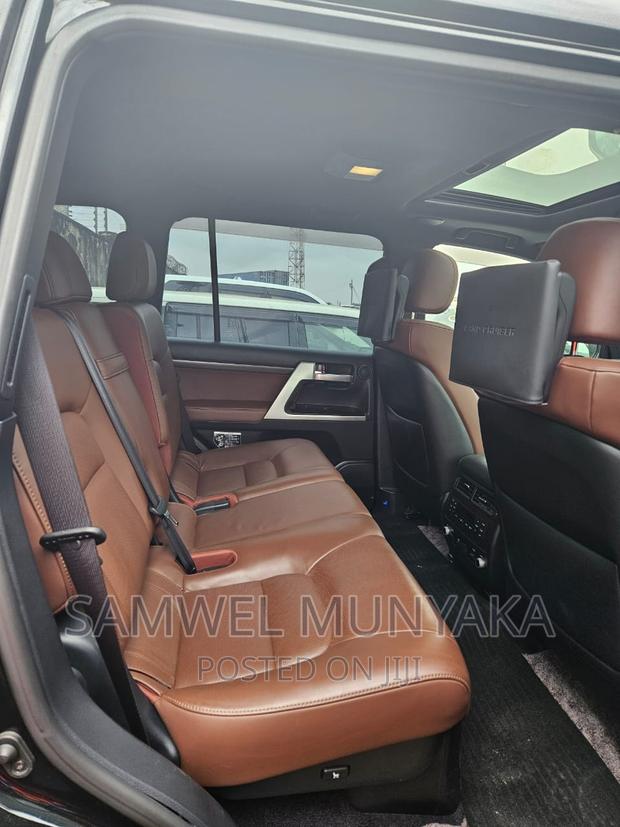 Toyota Land Cruiser 4.6 V8 ZX 2017 Black
