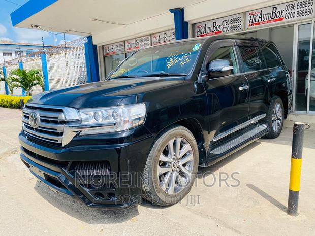 2017 Toyota Land Cruiser Black: Power and Luxury Combined