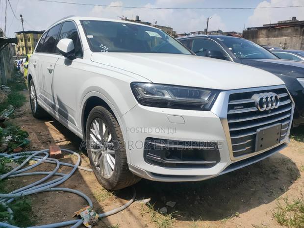 White 2016 Audi Q7 - High-Performance SUV