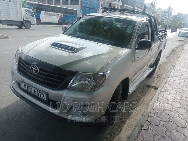 2014 Toyota Hilux Silver - Reliable, Powerful Pickup