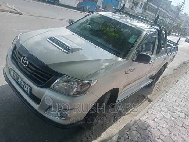 2014 Toyota Hilux Silver - Reliable, Powerful Pickup