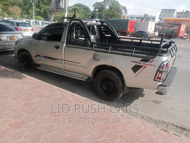 2014 Toyota Hilux Silver - Reliable, Powerful Pickup