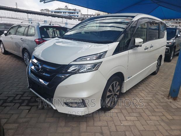 2017 Nissan Serena White, Modern Minivan with Ample Space