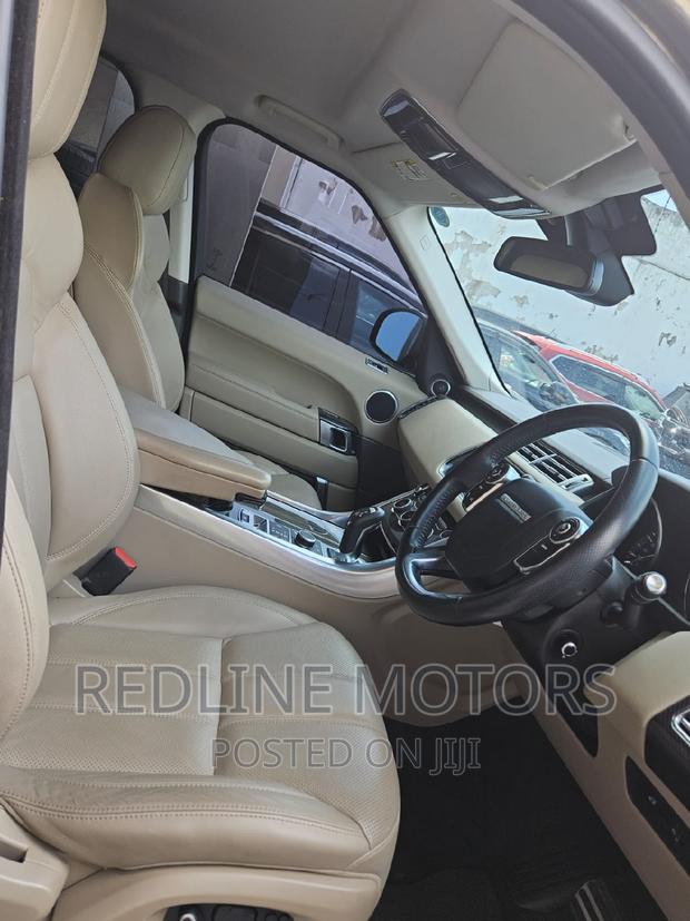 Gray Land Rover Discovery Sport 2017 - Pre-Owned SUV
