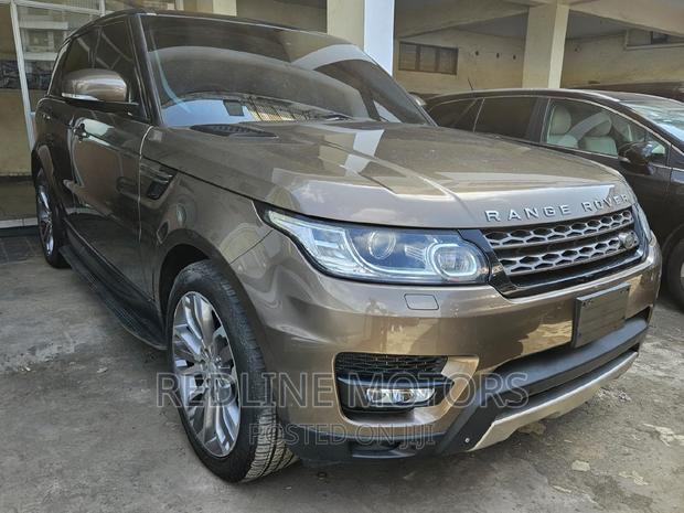 Gray Land Rover Discovery Sport 2017 - Pre-Owned SUV