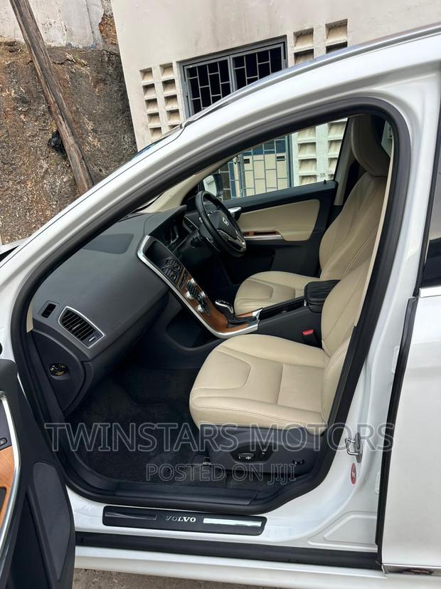 Volvo XC60 T5 Dynamic AWD 2017 - Premium White