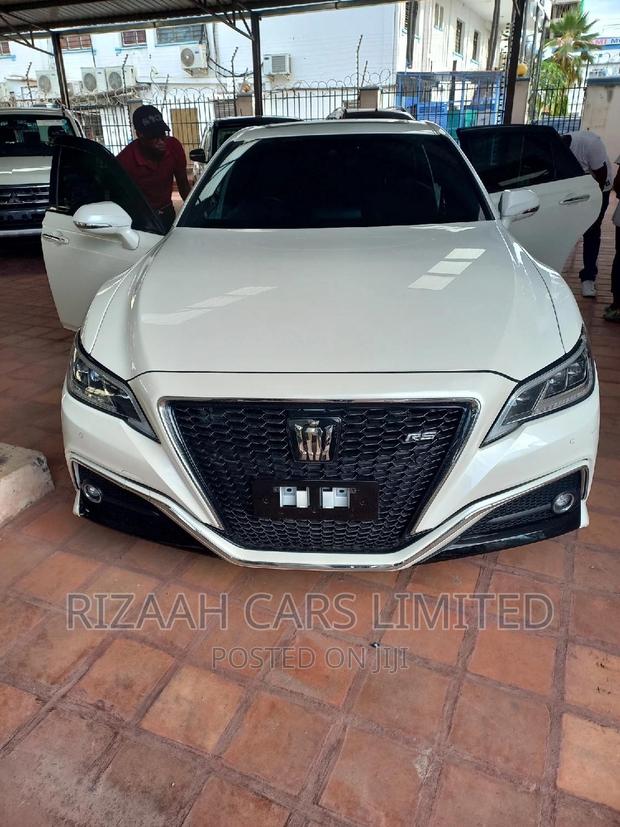 Toyota Crown 2019 White
