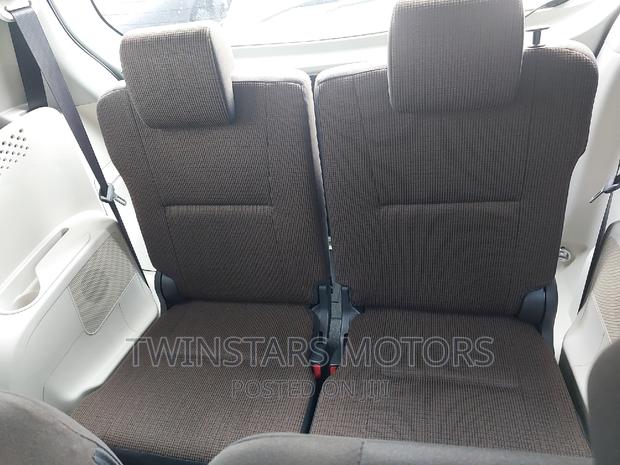White 2017 Sienta Toyota: Comfortable and Practical Minivan