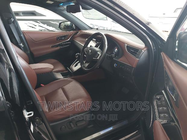 2017 Toyota Harrier 2.0 Black: Powerful and Luxurious Ride