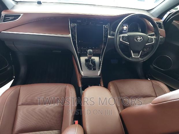2017 Toyota Harrier 2.0 Black: Powerful and Luxurious Ride