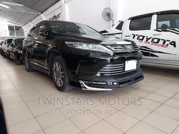 2017 Toyota Harrier 2.0 Black: Powerful and Luxurious Ride