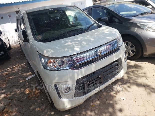 2017 Wagon R Suzuki Petrol FWD White