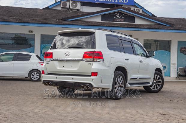 Toyota Land Cruiser 4.6 V8 ZX 2018 Pearl