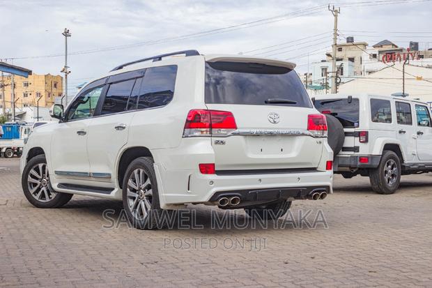 Toyota Land Cruiser 4.6 V8 ZX 2018 Pearl