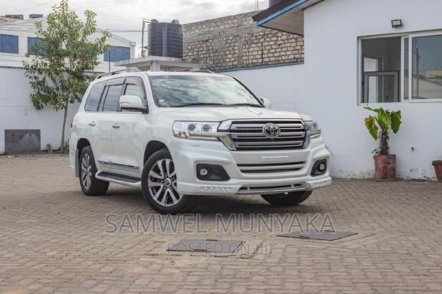 Toyota Land Cruiser 4.6 V8 ZX 2018 Pearl