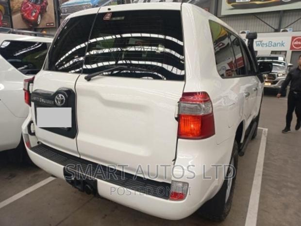 2016 Toyota Land Cruiser in White - Unmatched Style & Performance