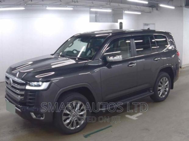 2022 Toyota Land Cruiser Gray: The Perfect Blend of Strength and Sophistication