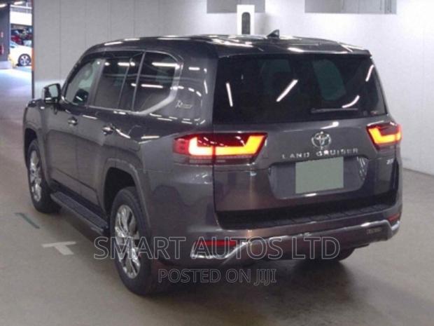 2022 Toyota Land Cruiser Gray: The Perfect Blend of Strength and Sophistication