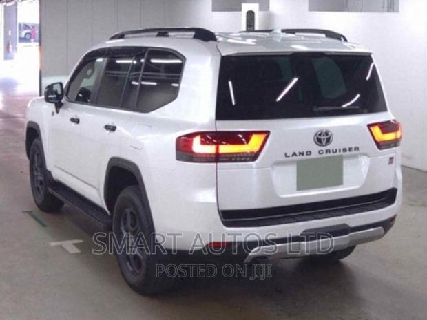 Toyota Land Cruiser 2022: Premium Off-Roading Experience