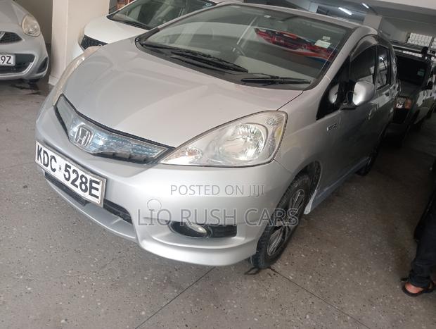 Silver 2014 Honda Fit Shuttle - Spacious, Efficient & Stylish, Ideal for Your Needs