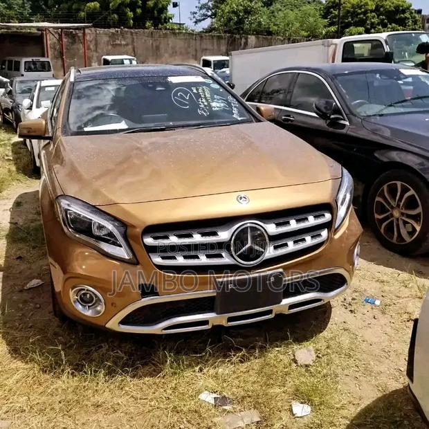 2017 Gold Mercedes-Benz GLA 250 SUV: Premium Performance